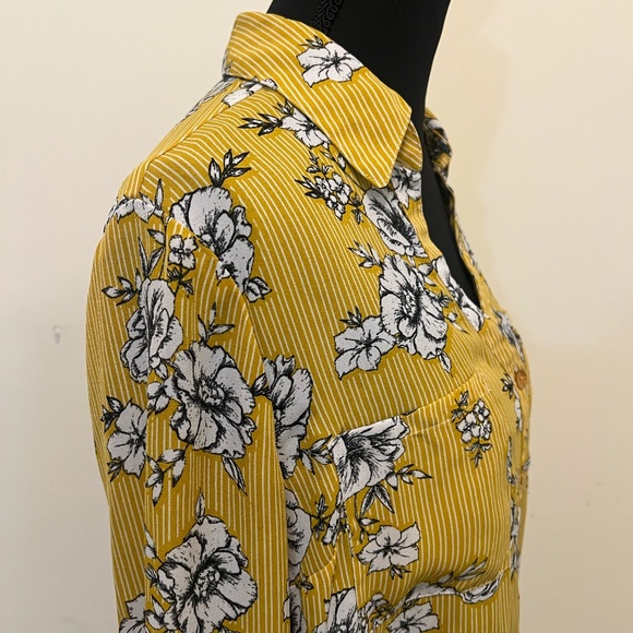 By & By Mustard Yellow Floral Button Front Blouse Size L - Picture 4 of 8